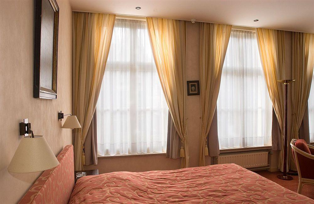Hotel Duc De Bourgogne บรูจส์ ภายนอก รูปภาพ