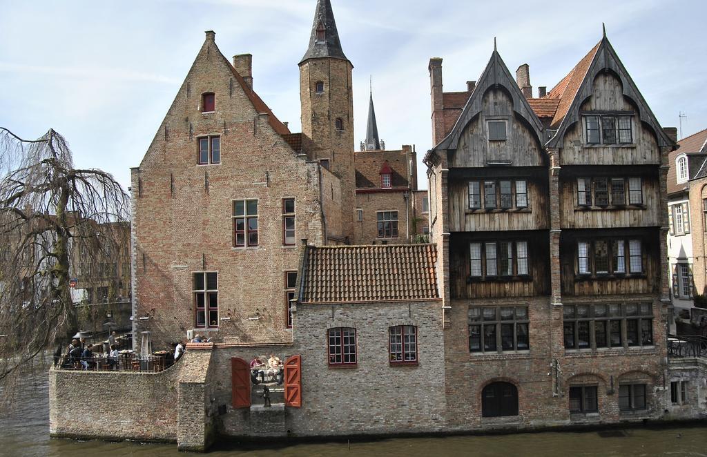 Hotel Duc De Bourgogne บรูจส์ ภายนอก รูปภาพ